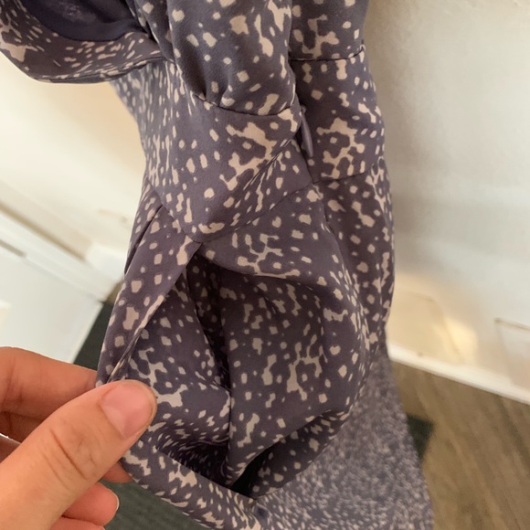 BCBG pocketed dress with peak a boo back detail - Picture 4 of 4